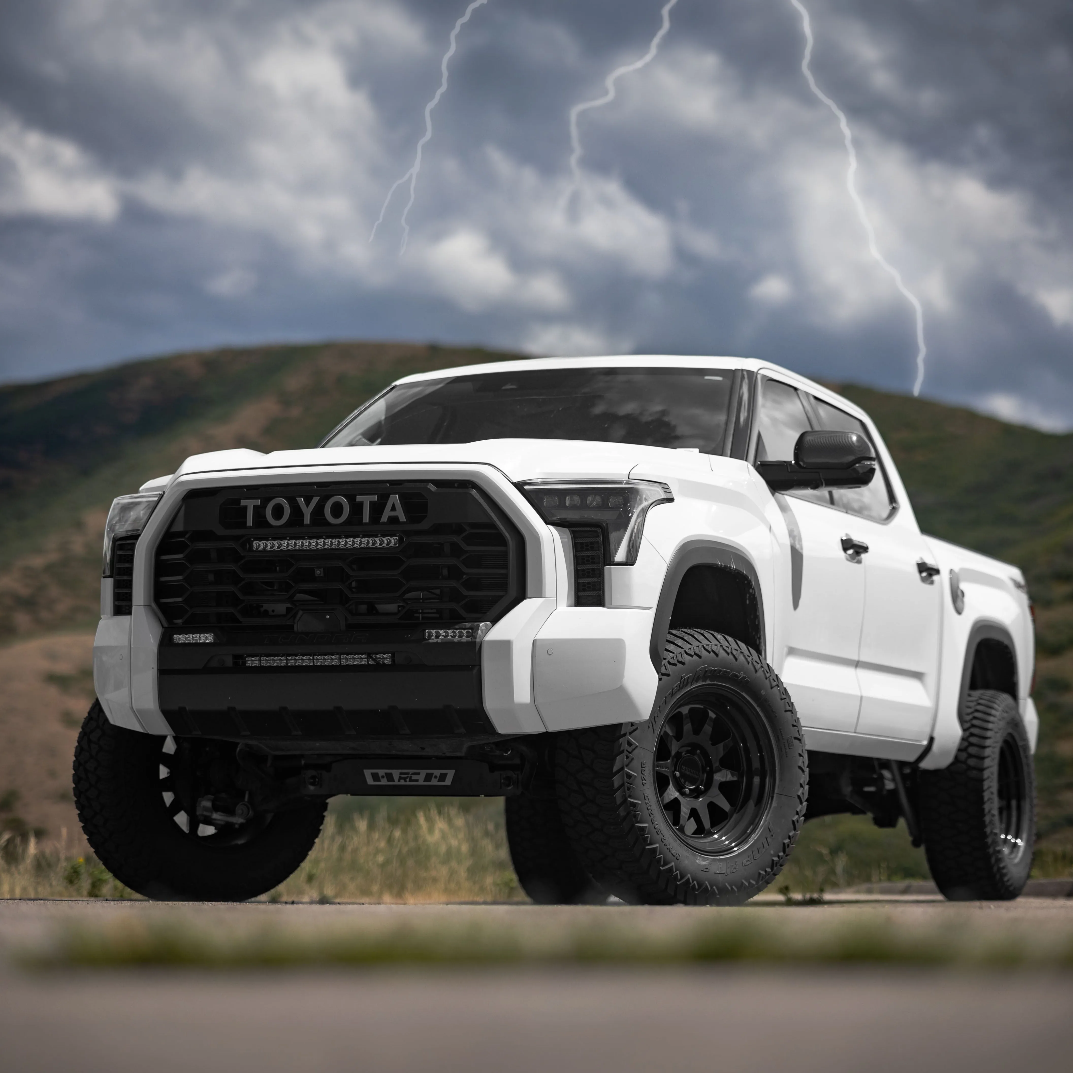 Rough Country 6" Lift Kit | 2022-2025 Toyota Tundra