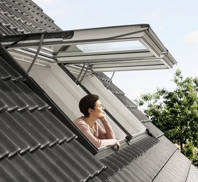 VELUX GPU SK08 007021U Top-Hung INTEGRA® Electric Window (114 x 140 cm)